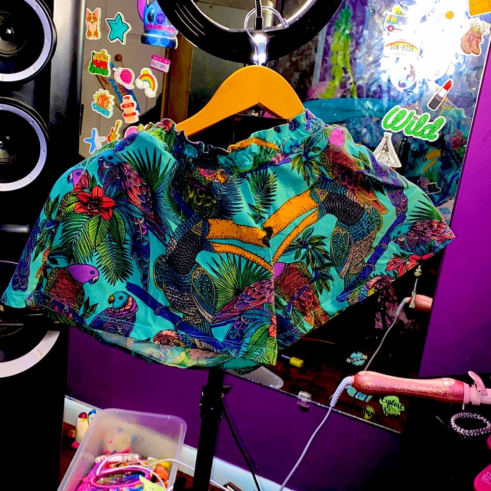 Exotic animal loose shorts